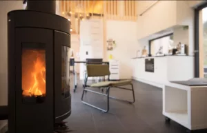Kaminofen im Wohnbereich des eifelhausaufzeit