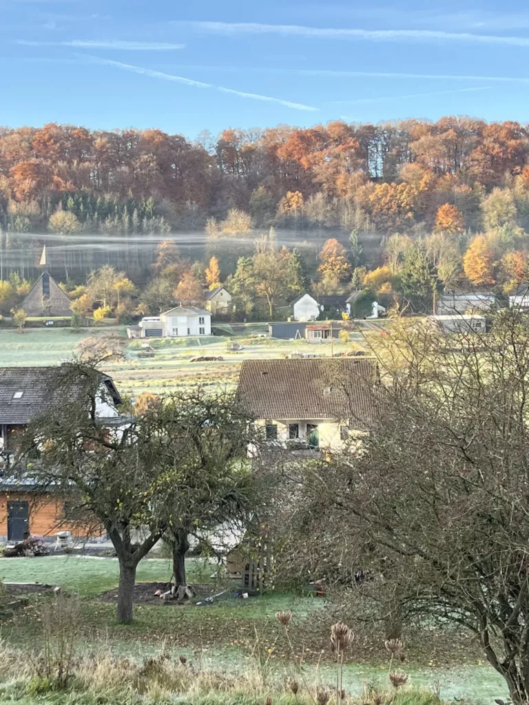 Herbsturlaub in der Vulkaneifel, bunte Landschaft rund um das eifelhausaufzeit