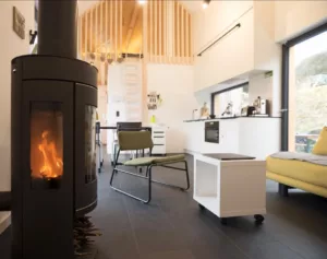 Wohnbereich des Ferienhauses eifelhausaufzeit wohnzimmer mit Küche